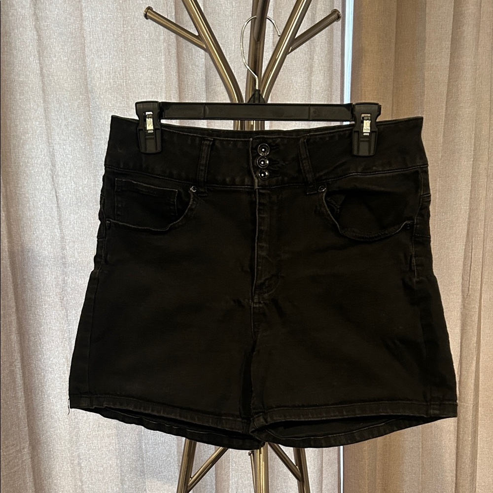 Hot Topic Black High Waist Women's Shorts- super skinny short. Size 13.